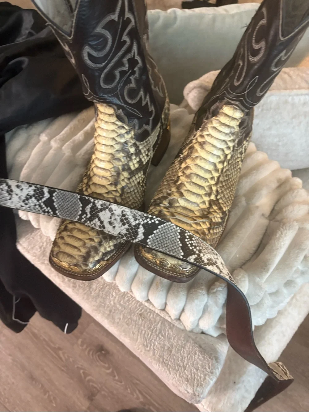 Exotic Python Leather Western Cowboy Boots - Black & Gold size 9.5